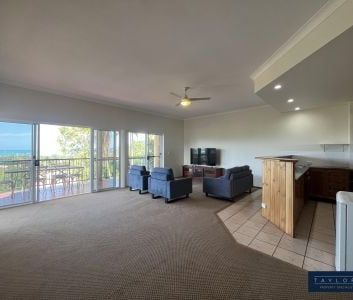 Charming 3-Bedroom Unit with Scenic Views in Cannonvale - Photo 3