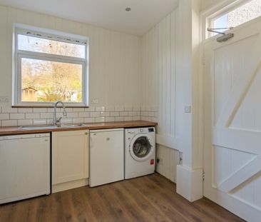 4 bedroom detached house to rent - Photo 3