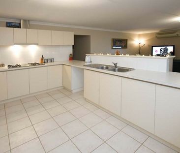 🏡 Spacious 3x2 Family Home for Rent! - Photo 5