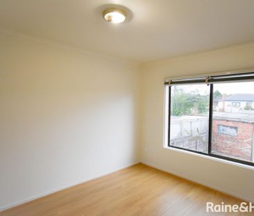 1-Bedroom Flat near Heart of Springvale! - Photo 4