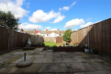 Ferndale Road, Gravesend, Kent, DA12 - Photo 4