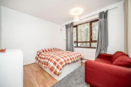 4 bedroom flat to rent - Photo 4