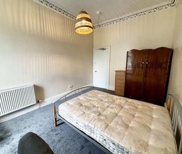 3 bedroom flat to rent - Photo 3