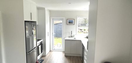 Huge Yard - 2 bedroom modern unit - Photo 5