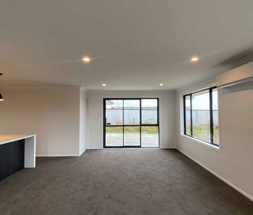 3 Bedroom Levin - Photo 2