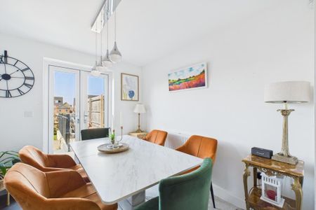 3 bedroom end of terrace house to rent - Photo 3