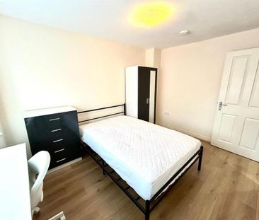 6 bedroom terraced house to rent - Photo 2