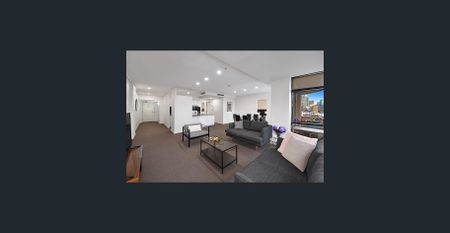 Spacious 3-Bedroom Art Deco Apartment with CBD Skyline Views, in Free Tram Zone - Photo 2