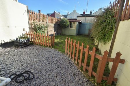 3 bedroom terraced house to rent - Photo 2