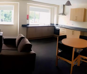 2 Bed Apartment - Photo 6