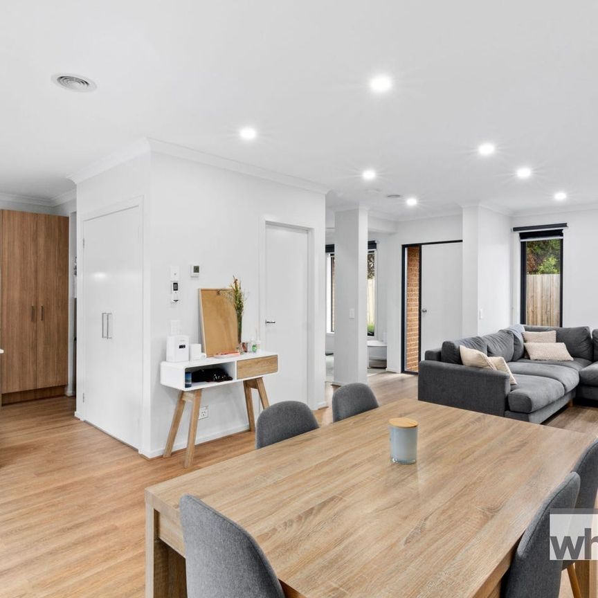 Stylish & Modern! - Photo 1