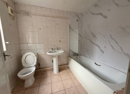 3 Bed Terraced House, Denton Grove, L6 - Photo 5