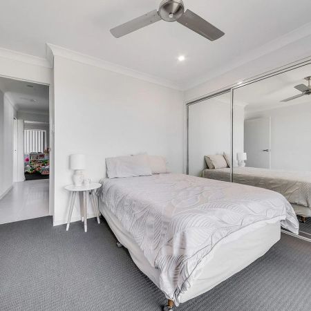 Spacious 4-Bedroom Family Home with Beautiful Outlook - Photo 5