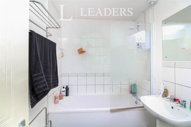 4 bedroom property to rent Nuffield Close, St Johns, Worcester, WR2 - Photo 1