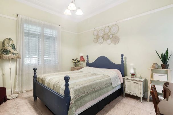 Large luxury family entertainer set on 865sqm - Photo 1