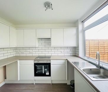 3 bedroom end of terrace house to rent - Photo 6