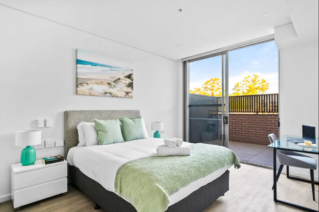 Executive rentals, tailored for professionals seeking space, style & security, Fully furnished! - Photo 3