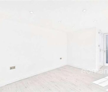 Hazel Road, Mytchett, Camberley, GU16 - Photo 2