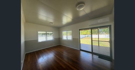 Spacious Home Freshly Renovated - Photo 2