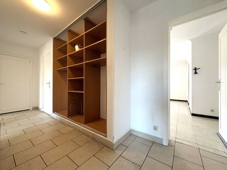 Ruim appartement met 3 slpks en garage in Harelbeke - Photo 3