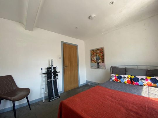 1 bedroom in a house share to rent - Photo 1