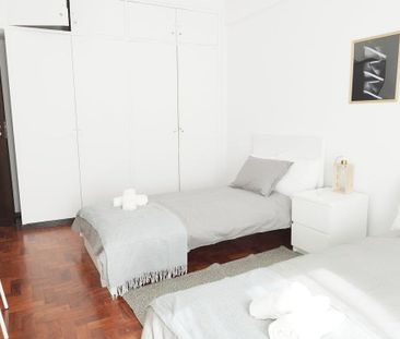 Rua de São Sebastião da Pedreira, Lisbon, Lisbon 1050-010 - Photo 1