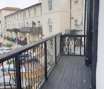 2 bedroom flat to rent - Photo 2