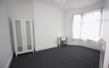 4 bedroom terraced house to rent - Photo 3