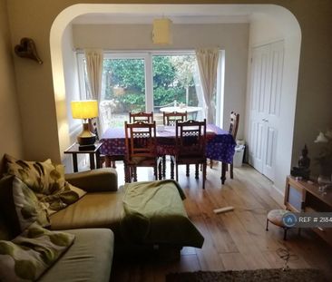 1 bedroom in a house share to rent - Photo 5