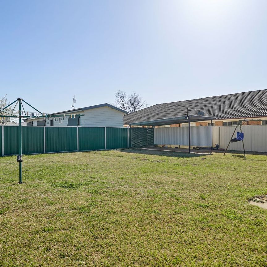 Century 21 Central West - 02 6852 3793 - Photo 1