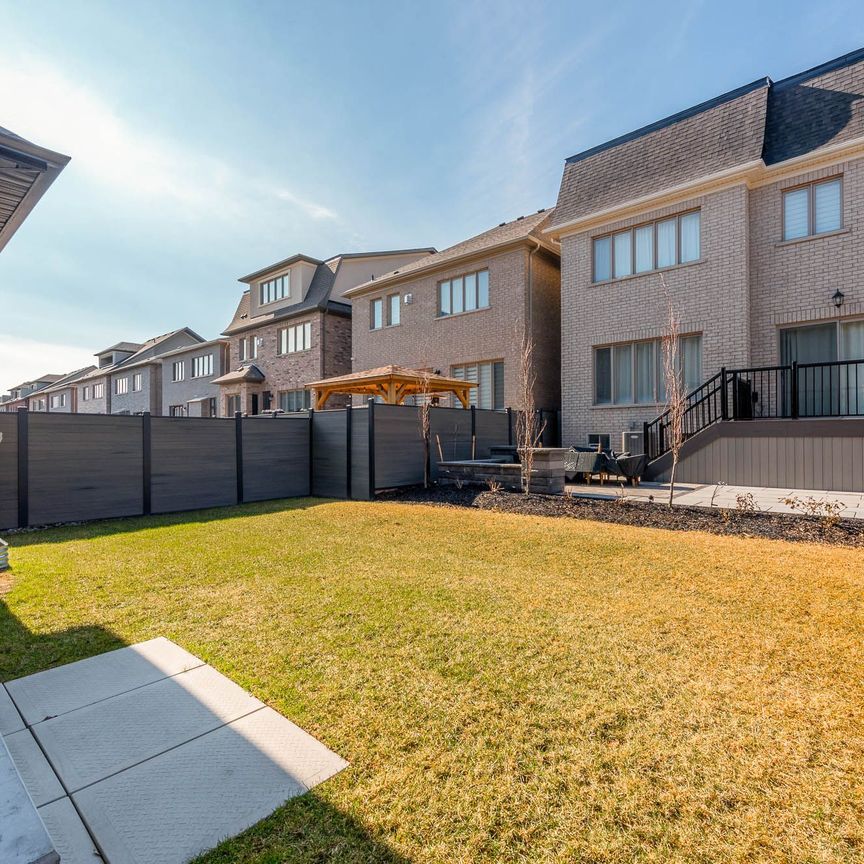 For Lease - 32 Planet Street, Richmond Hill, Ontario - Photo 1