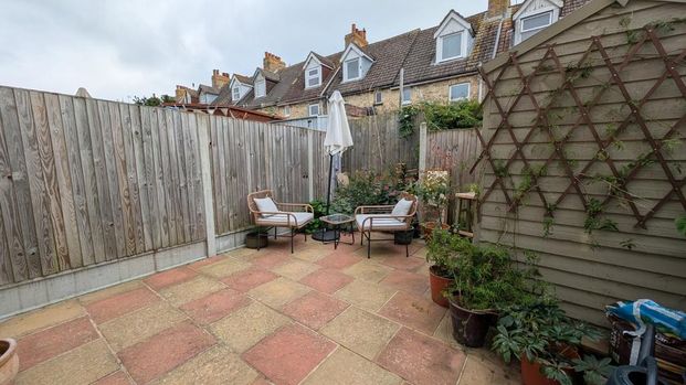 2 bedroom terraced house to rent - Photo 1