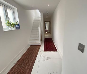 Room in a Shared House, North Drive, TW3 - Photo 6