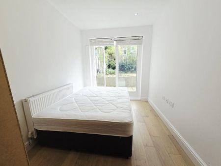 3 bedroom flat to rent - Photo 5