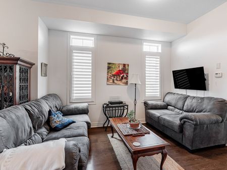 For Lease - 2 Angela Street, Bradford West Gwillimbury, Ontario - Photo 2