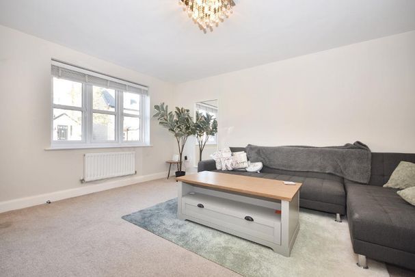 3 bedroom semi-detached house to rent - Photo 1