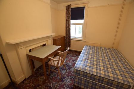 5 bedroom semi-detached house to rent - Photo 4