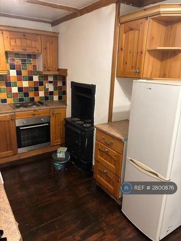 2 bedroom semi-detached house to rent - Photo 5