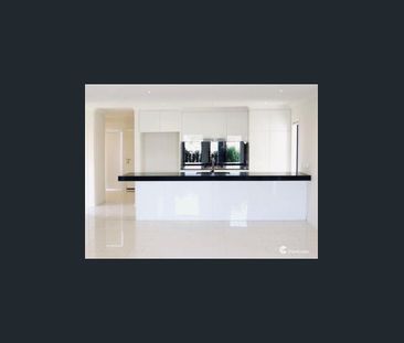 Almost new three bedroom plus study family home - Photo 4