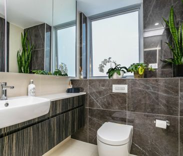 Oversize Luxury 1 Bedroom Apartment - Photo 4