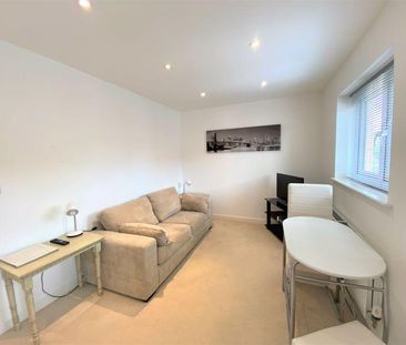 1 bedroom coach house to rent - Photo 2