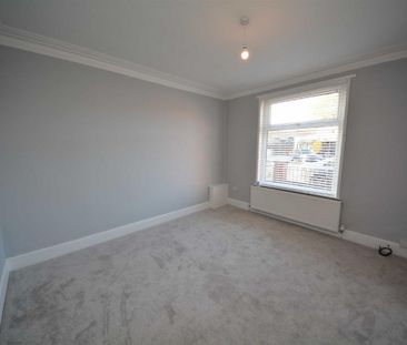3 bed House - Mid Terrace for Rent - Photo 4