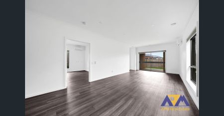 Modern 1-Bedroom Home within Multi-Generational Property – Ideal for Singles or Couples, Including Utilitie - Photo 2