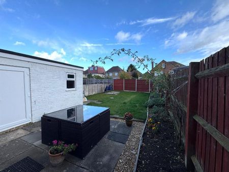3 bedroom semi-detached house to rent - Photo 3