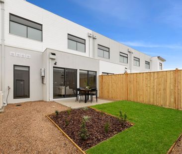 Elegant Townhome Retreats Awaits! - Photo 2