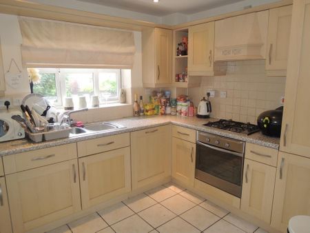 2 bedroom flat to rent - Photo 4