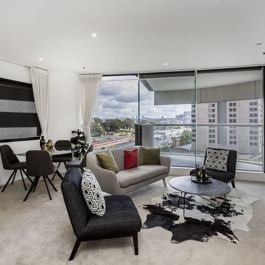 LUXURIOUS ONE BEDROOM APARTMENT WITH BRIDGE VIEWS IN COVE | Furnished - Photo 1