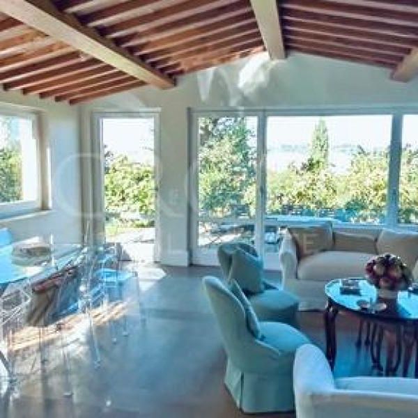 Center-Popolo: Spectacular Villino located in the center of Rome, in an exclusive private, secure park setting. Spacious living room, 4 bedrooms, 4 Baths, large panoramic terrace and gardens, parking. Ref #1910 - Foto 1