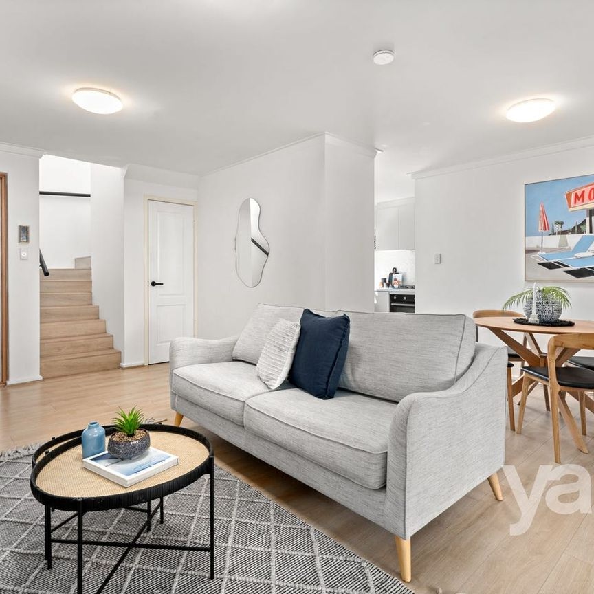 Stylish Townhouse! - Photo 1