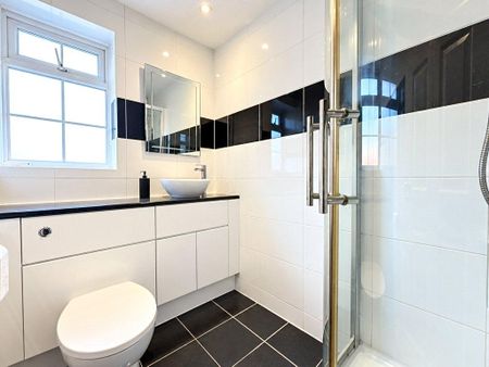 4 bedroom detached house to rent - Photo 4